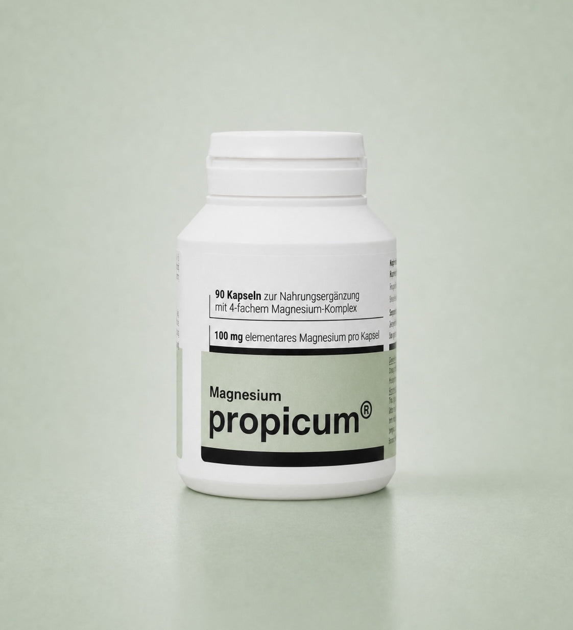 Eine grün weiße Plastikverpackung mit propicum Magnesium steht vor einem hellgrünen Hintergrund. 