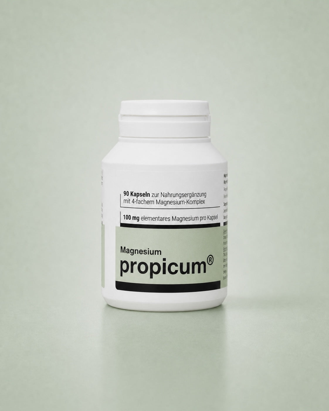 Eine grün weiße Plastikverpackung mit propicum Magnesium steht vor einem hellgrünen Hintergrund. 