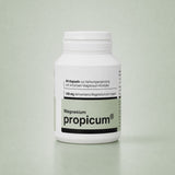 Eine grün weiße Plastikverpackung mit propicum Magnesium steht vor einem hellgrünen Hintergrund. 